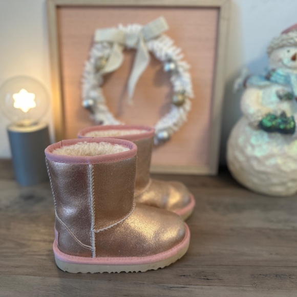 UGG Kids | Classic II Metallic Glitter in Rose Gold - Picture 2 of 7